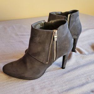 Madeline Ankle boot, gray suede-look, with fashion zipper & 4" heel